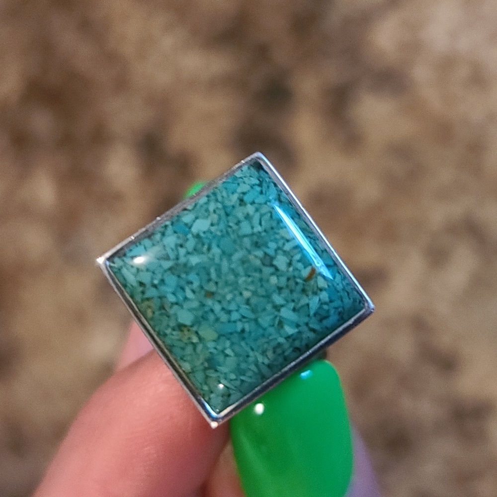 STERLING SILVER SQUARE COMPRESSED TURQOUISE RING. SZ 8. METAL PURITY 925. NWOT.